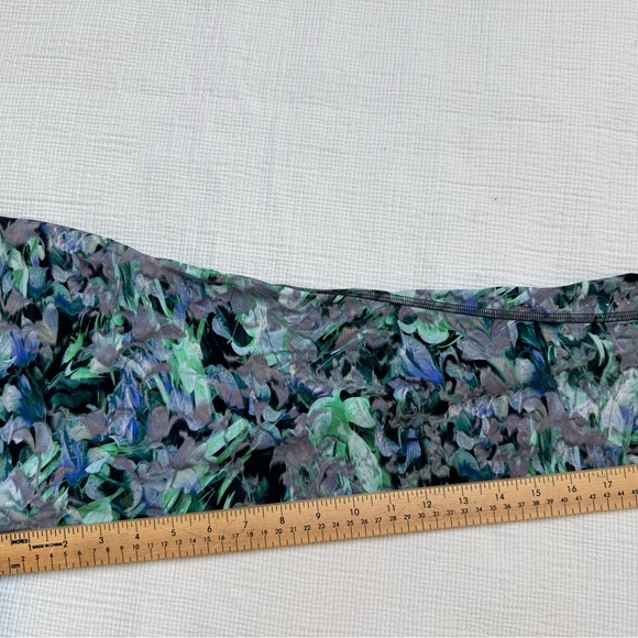 Lululemon Legging Size 10 - Picture 5 of 7